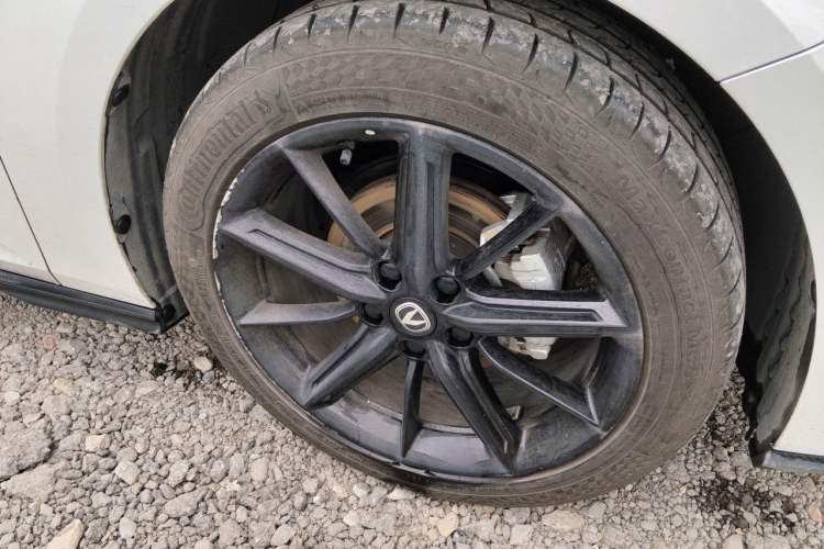 Used CHANGAN UNI-V 2023 1.5T Prestige Model Right Front Wheel Hub