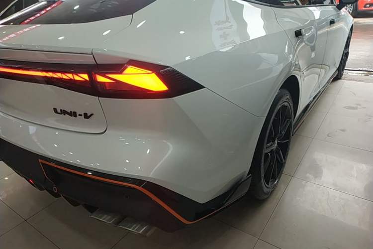Used CHANGAN UNI-V 2023 2.0T Sport Edition Right Rear Taillight