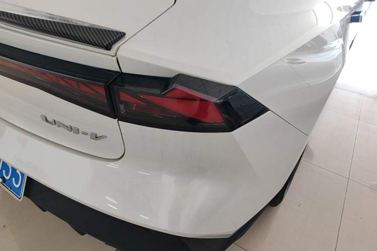 Used CHANGAN UNI-V 2023 1.5T Prestige Model Right Rear Taillight