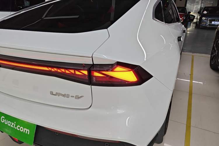Used CHANGAN UNI-V 2023 1.5T Prestige Model Right Rear Taillight