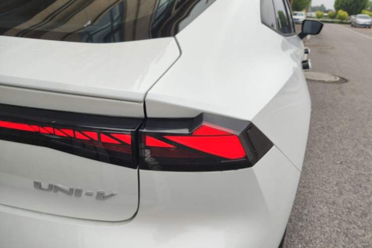 Used CHANGAN UNI-V 2023 1.5T Prestige Model Right Rear Taillight
