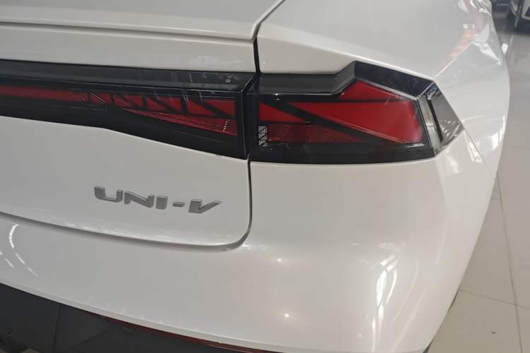 Used CHANGAN UNI-V 2023 1.5T Prestige Model Right Rear Taillight
