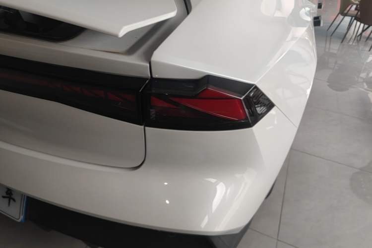 Used CHANGAN UNI-V 2023 1.5T Premium Model Right Rear Taillight