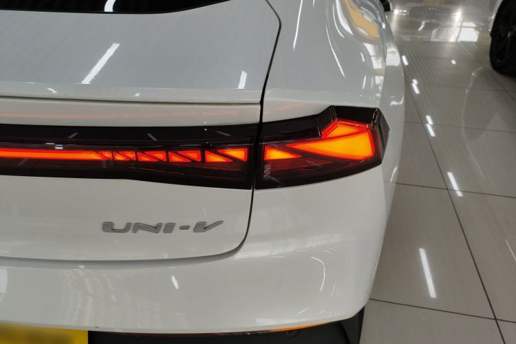 Used CHANGAN UNI-V 2023 1.5T Premium Model Right Rear Taillight