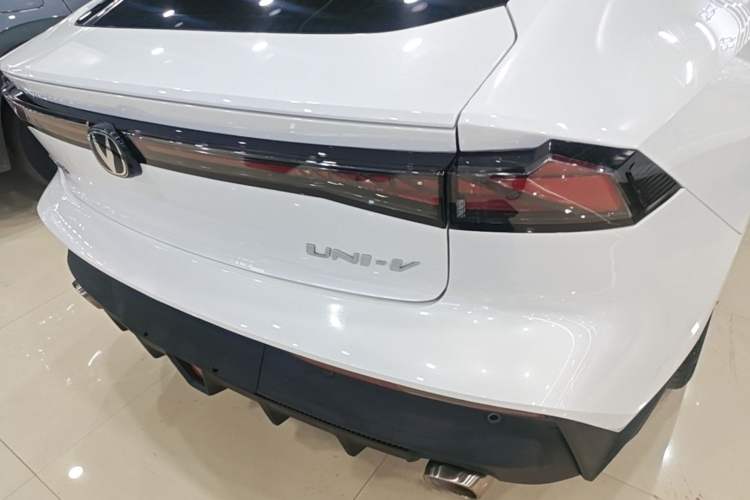 Used CHANGAN UNI-V 2023 1.5T Premium Model Right Rear Taillight