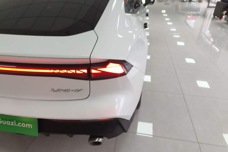 Used CHANGAN UNI-V 2023 1.5T Prestige Model Right Rear Taillight