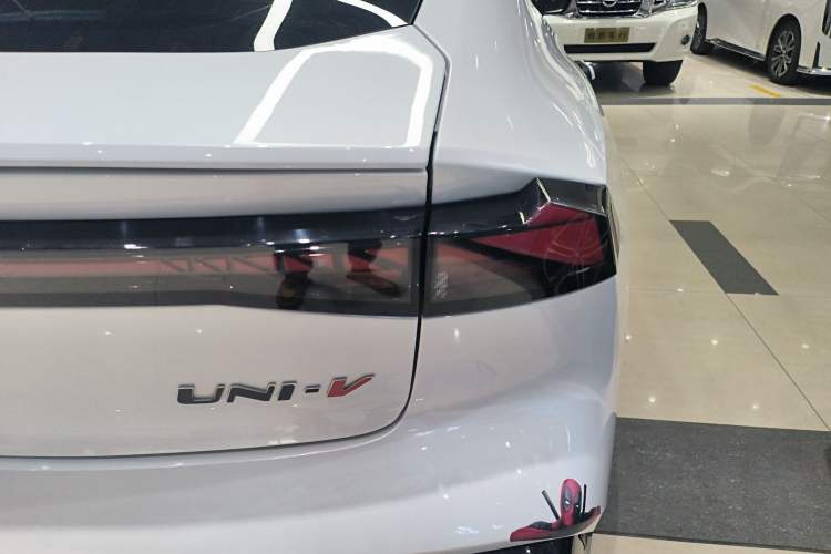 Used CHANGAN UNI-V 2023 1.5T Sport Edition Right Rear Taillight