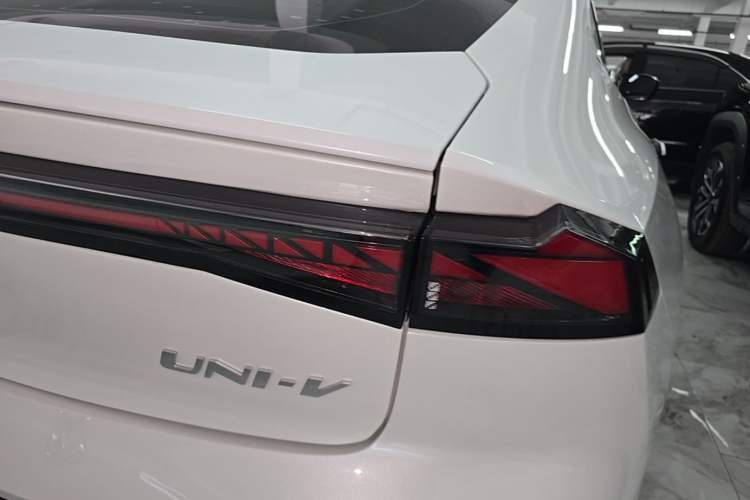 Used CHANGAN UNI-V 2023 1.5T Prestige Model Right Rear Taillight