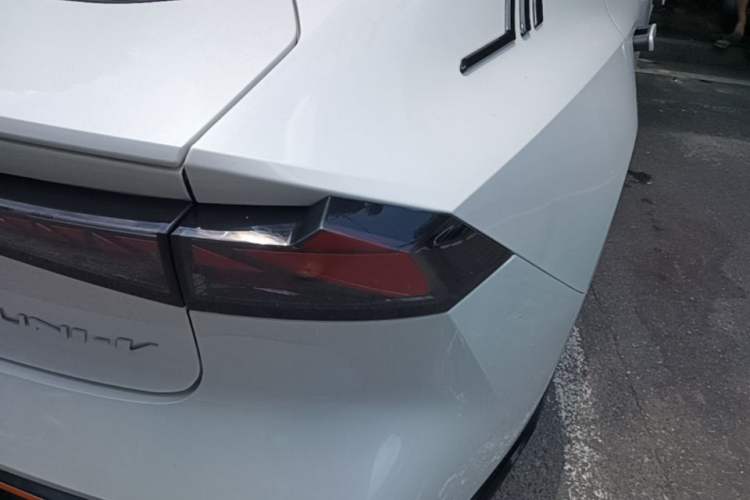 Used CHANGAN UNI-V 2023 1.5T Sport Edition Right Rear Taillight