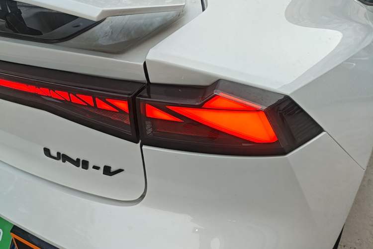 Used CHANGAN UNI-V 2023 2.0T Sport Edition Right Rear Taillight