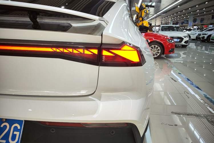 Used CHANGAN UNI-V 2023 1.5T Prestige Model Right Rear Taillight