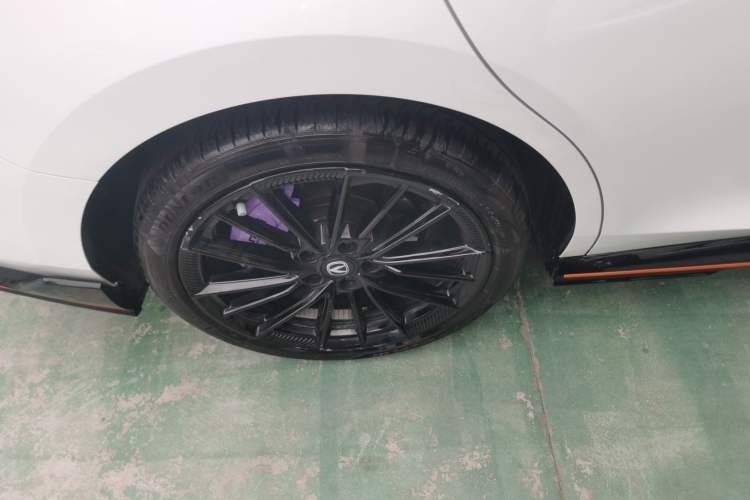 Used CHANGAN UNI-V 2023 2.0T Leading-Speed Edition Right Rear Wheel Hub