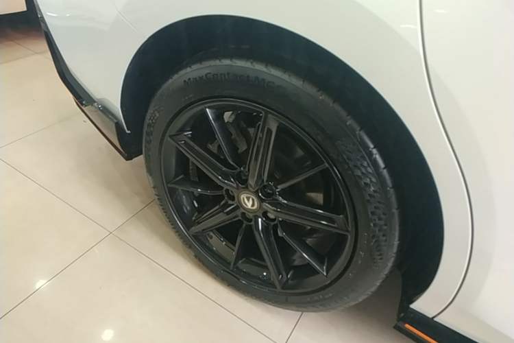 Used CHANGAN UNI-V 2023 2.0T Sport Edition Right Rear Wheel Hub