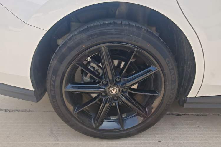 Used CHANGAN UNI-V 2023 1.5T Prestige Model Right Rear Wheel Hub