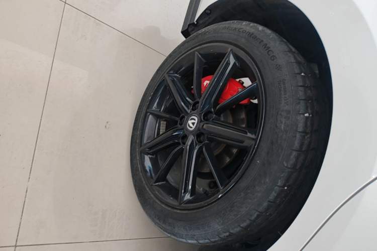 Used CHANGAN UNI-V 2023 1.5T Prestige Model Right Rear Wheel Hub