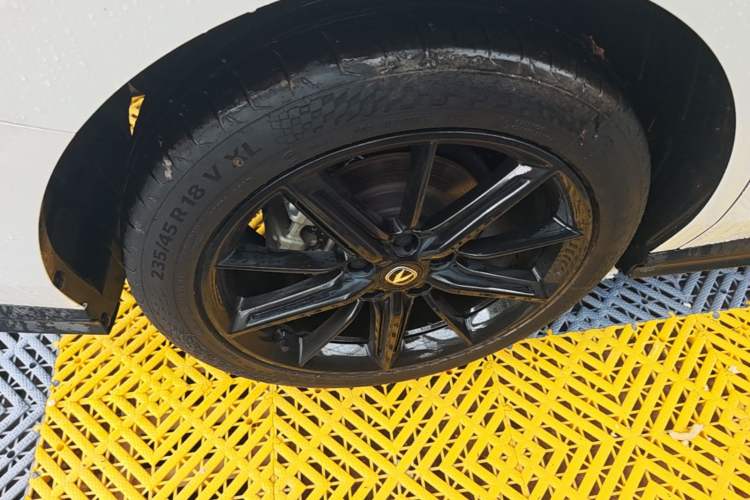Used CHANGAN UNI-V 2023 1.5T Prestige Model Right Rear Wheel Hub