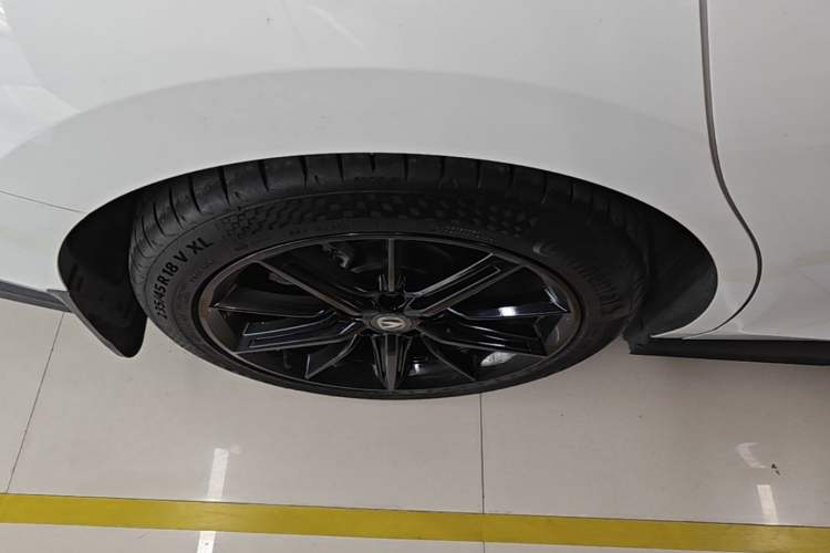 Used CHANGAN UNI-V 2023 1.5T Prestige Model Right Rear Wheel Hub