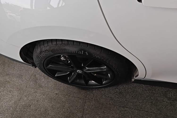 Used CHANGAN UNI-V 2023 1.5T Prestige Model Right Rear Wheel Hub