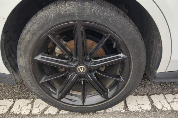 Used CHANGAN UNI-V 2023 1.5T Prestige Model Right Rear Wheel Hub