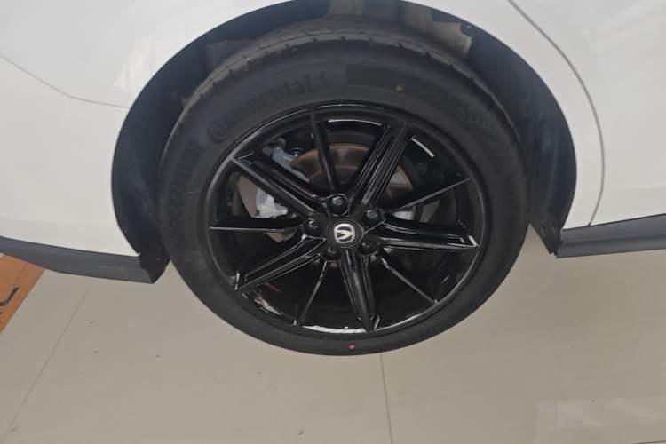 Used CHANGAN UNI-V 2023 1.5T Prestige Model Right Rear Wheel Hub