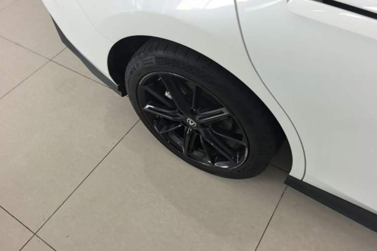 Used CHANGAN UNI-V 2023 1.5T Prestige Model Right Rear Wheel Hub
