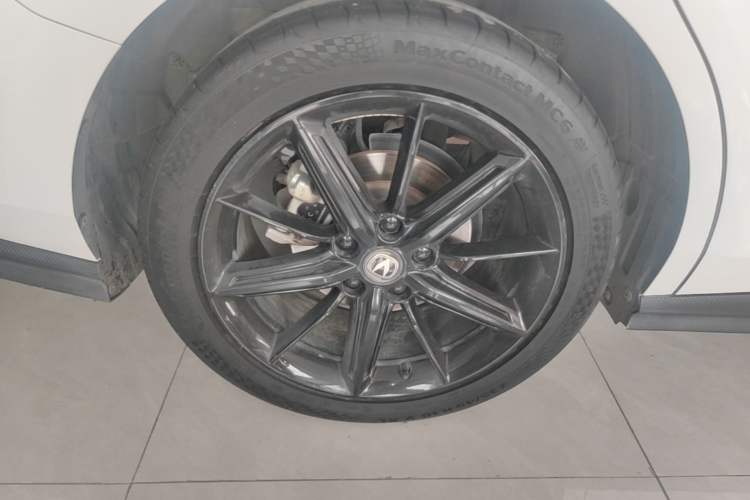 Used CHANGAN UNI-V 2023 1.5T Premium Model Right Rear Wheel Hub