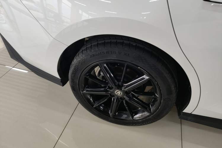 Used CHANGAN UNI-V 2023 1.5T Premium Model Right Rear Wheel Hub