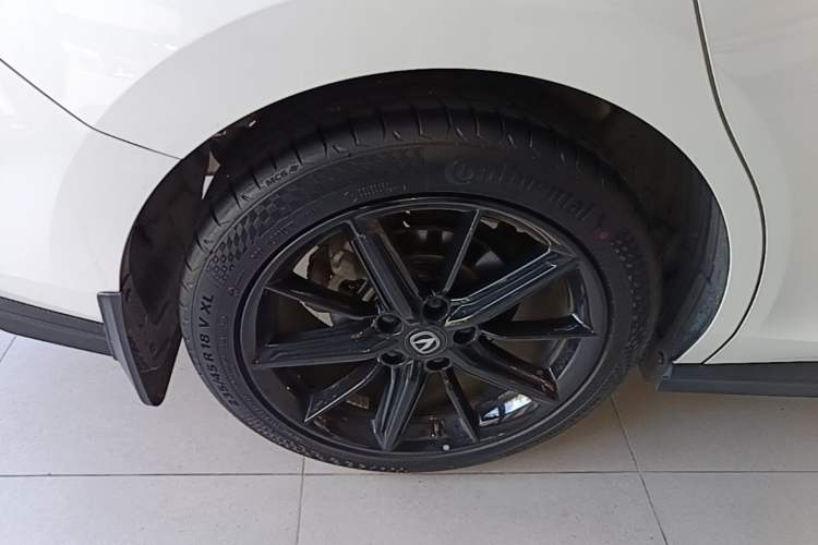 Used CHANGAN UNI-V 2023 1.5T Premium Model Right Rear Wheel Hub