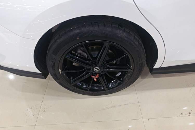 Used CHANGAN UNI-V 2023 1.5T Premium Model Right Rear Wheel Hub