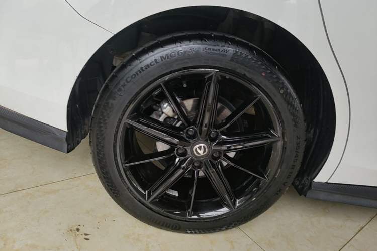 Used CHANGAN UNI-V 2023 1.5T Prestige Model Right Rear Wheel Hub
