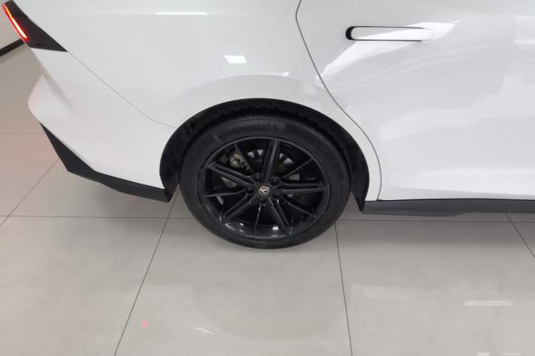 Used CHANGAN UNI-V 2023 1.5T Prestige Model Right Rear Wheel Hub
