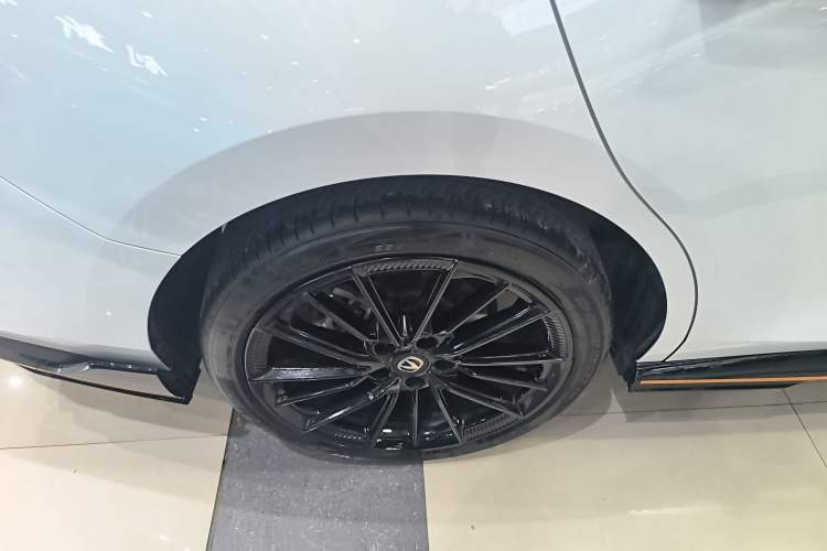 Used CHANGAN UNI-V 2023 1.5T Sport Edition Right Rear Wheel Hub