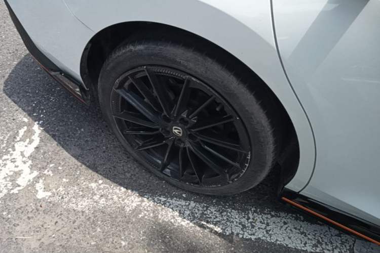 Used CHANGAN UNI-V 2023 1.5T Sport Edition Right Rear Wheel Hub