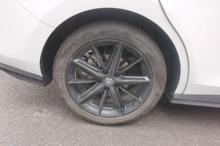 Used CHANGAN UNI-V 2023 1.5T Prestige Model Right Rear Wheel Hub