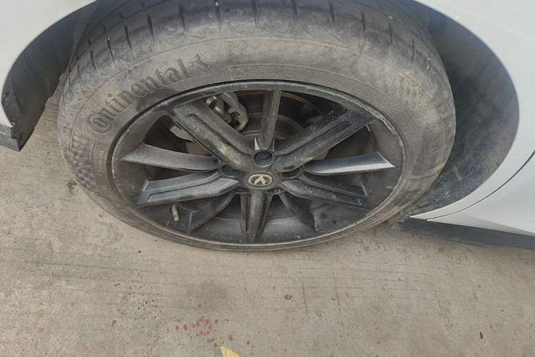 Used CHANGAN UNI-V 2023 1.5T Prestige Model Right Rear Wheel Hub