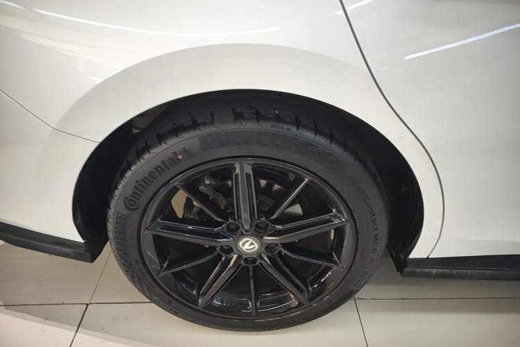 Used CHANGAN UNI-V 2023 1.5T Prestige Model Right Rear Wheel Hub