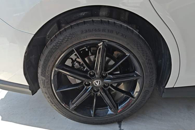 Used CHANGAN UNI-V 2023 1.5T Prestige Model Right Rear Wheel Hub