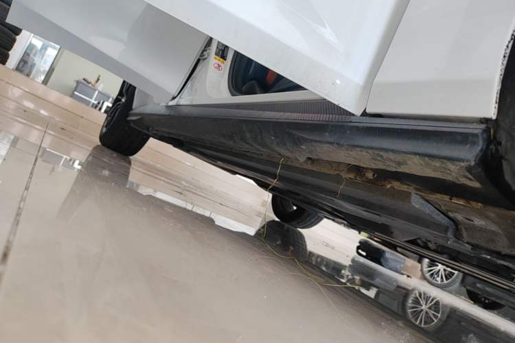 Used CHANGAN UNI-V 2023 1.5T Prestige Model Right Side Sill
