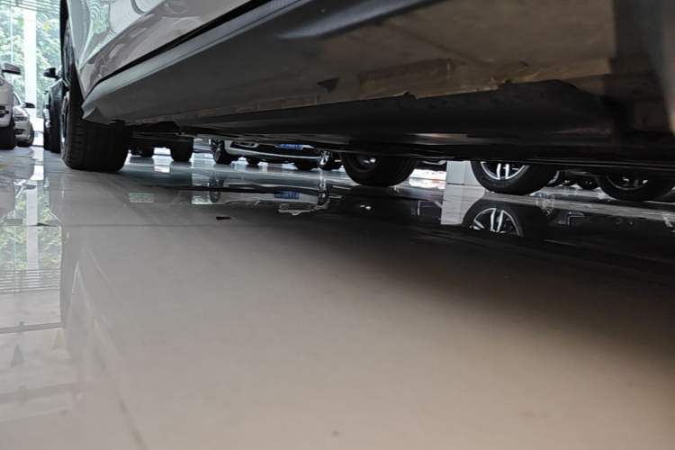 Used CHANGAN UNI-V 2023 1.5T Prestige Model Right Side Sill