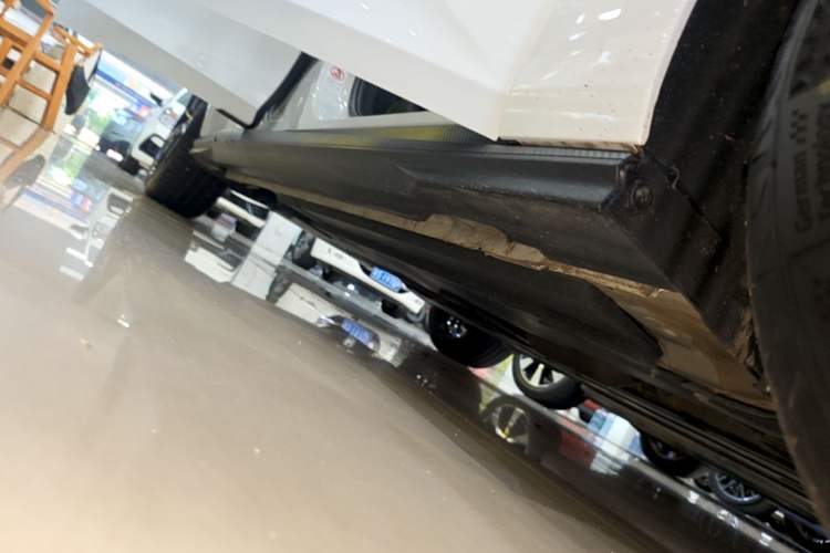 Used CHANGAN UNI-V 2023 1.5T Prestige Model Right Side Sill