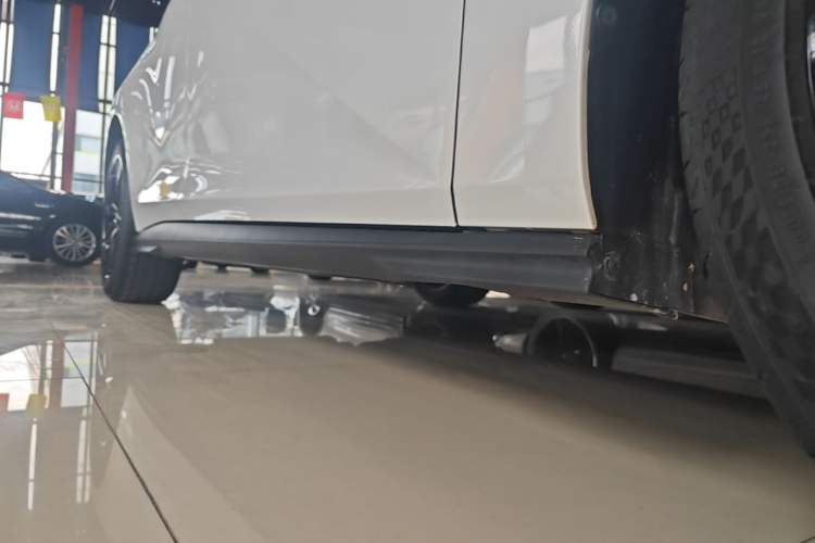 Used CHANGAN UNI-V 2023 1.5T Prestige Model Right Side Sill