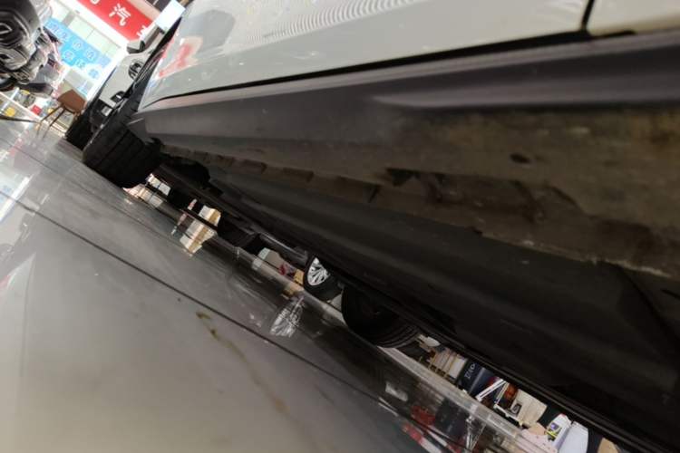 Used CHANGAN UNI-V 2023 1.5T Prestige Model Right Side Sill