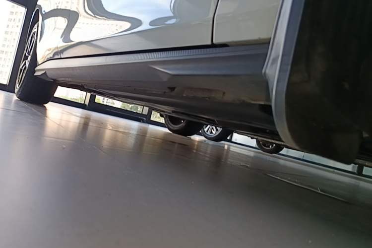 Used CHANGAN UNI-V 2023 1.5T Premium Model Right Side Sill