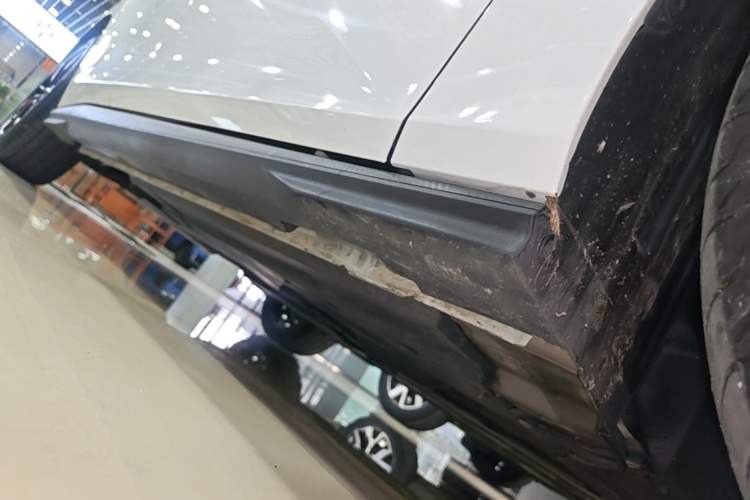 Used CHANGAN UNI-V 2023 1.5T Premium Model Right Side Sill