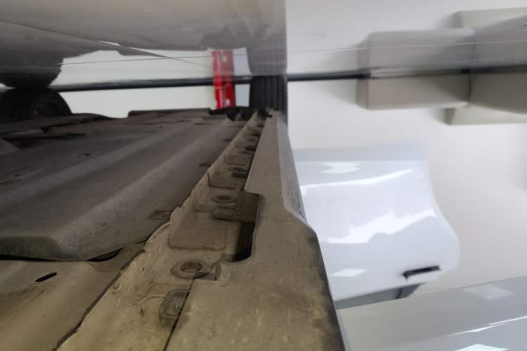 Used CHANGAN UNI-V 2023 1.5T Prestige Model Right Side Sill