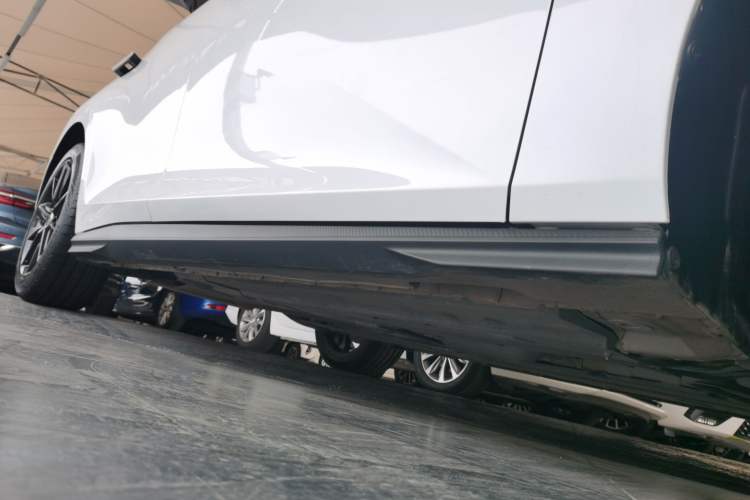 Used CHANGAN UNI-V 2023 1.5T Prestige Model Right Side Sill