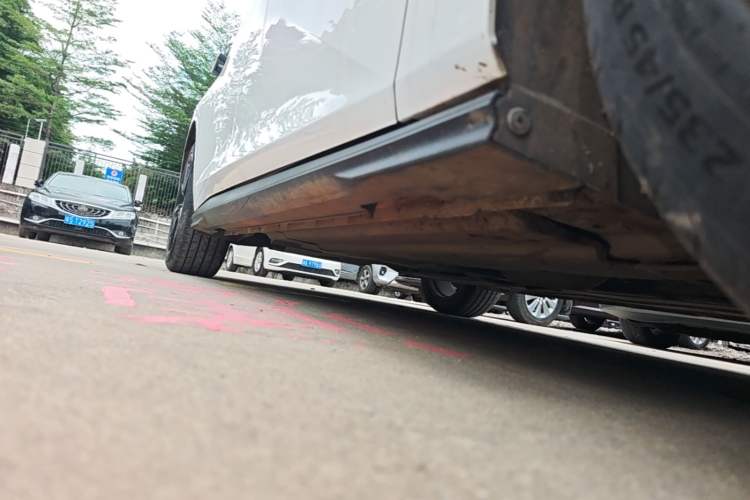 Used CHANGAN UNI-V 2023 1.5T Prestige Model Right Side Sill