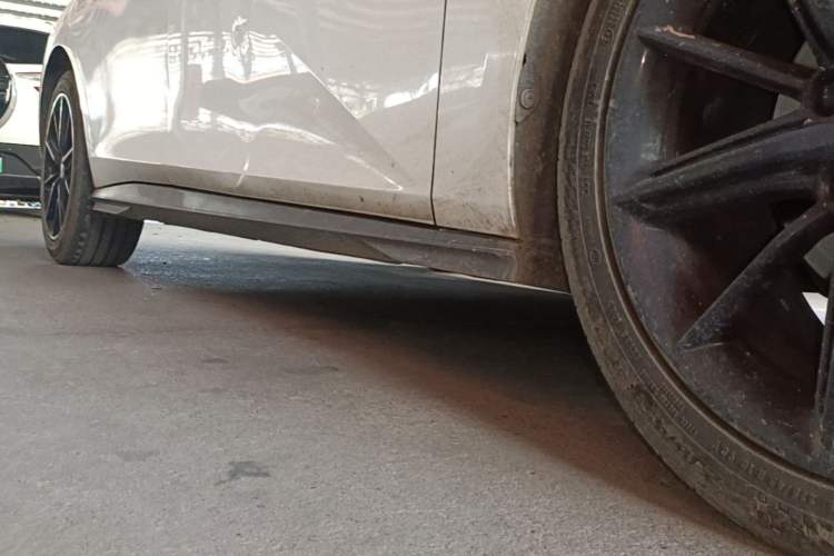 Used CHANGAN UNI-V 2023 1.5T Prestige Model Right Side Sill