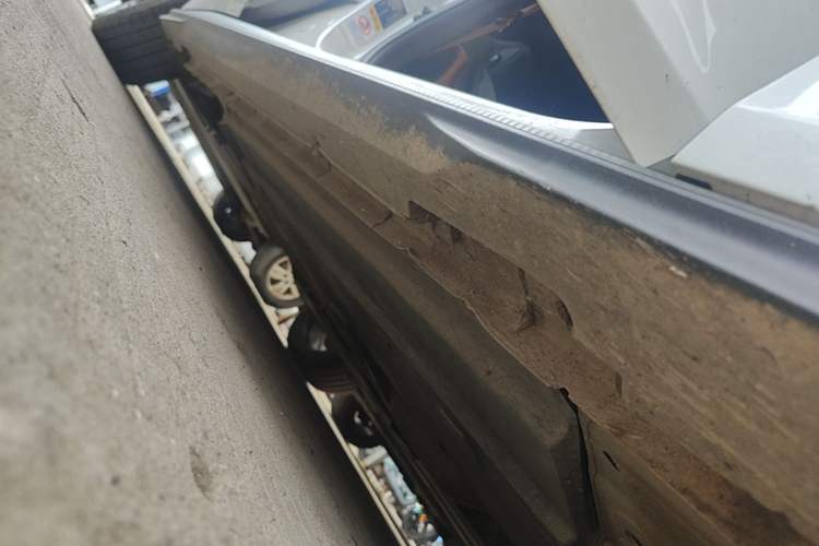 Used CHANGAN UNI-V 2023 1.5T Prestige Model Right Side Sill