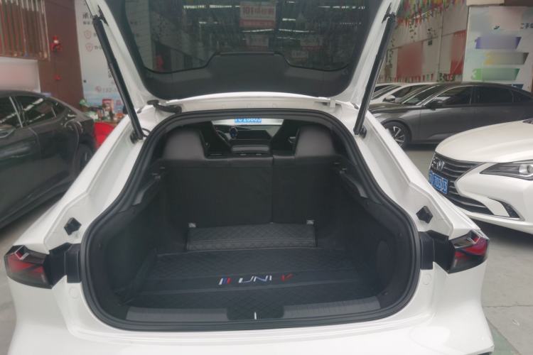 Used CHANGAN UNI-V 2023 2.0T Leading-Speed Edition Trunk